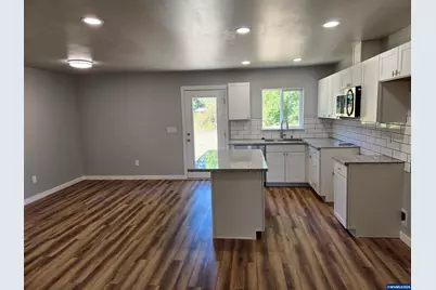 810 Kees (-812) St, Lebanon, OR 97355 - Photo 6
