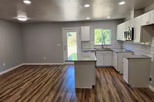 810 Kees (-812) St, Lebanon, OR 97355 - Photo 6