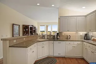 762 SE St Andrews Ln, Dallas, OR 97338 - Photo 18