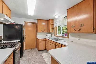 892 D St, Independence, OR 97351 - Photo 10