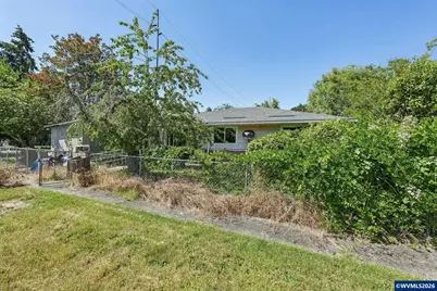 892 D St, Independence, OR 97351 - Photo 2