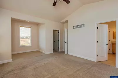 23522 Caffey Ln, Aurora, OR 97002 - Photo 18