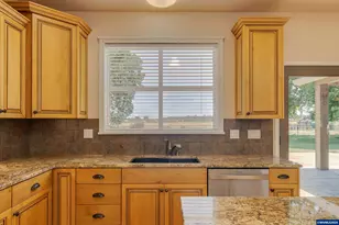 23522 Chaffey Ln, Aurora, OR 97002 - Photo 12