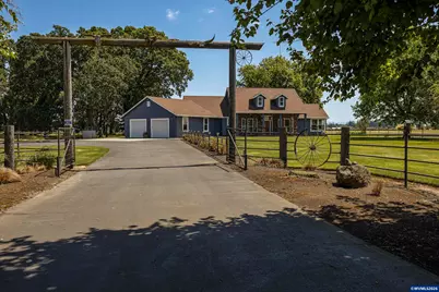 23522 Caffey Ln, Aurora, OR 97002 - Photo 2