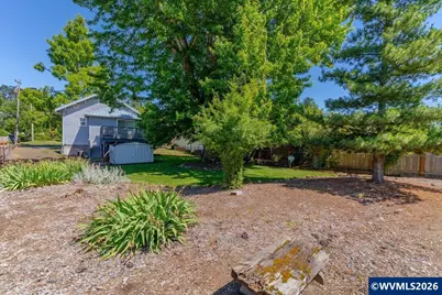 305 Mill St, Silverton, OR 97381 - Photo 38