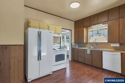 305 Mill St, Silverton, OR 97381 - Photo 22