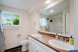 4808 38th Pl NE, Salem, OR 97305 - Photo 10