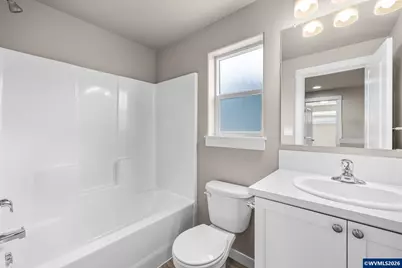 933 SE Blackbird Av, Albany, OR 97322 - Photo 2