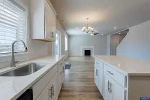 719 Deer Crk Wy, Philomath, OR 97370 - Photo 10