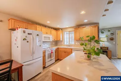 1256 Linden Ct, Sweet Home, OR 97386 - Photo 2