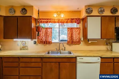 43227 N River Rd, Sweet Home, OR 97386 - Photo 16