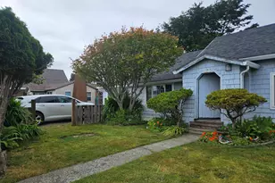 1421 NW 17th St, Lincoln City, OR 97367 - Photo 2