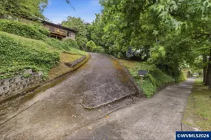 7339 SW Corbett Av, Portland, OR 97219 - Photo 2