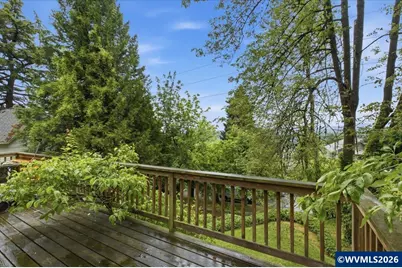 7339 SW Corbett Av, Portland, OR 97219 - Photo 18