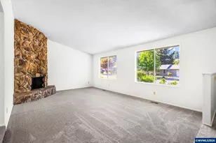 361 W Pine St, Sweet Home, OR 97386 - Photo 6