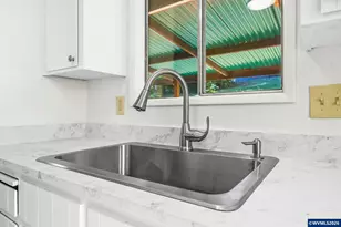 361 W Pine St, Sweet Home, OR 97386 - Photo 14