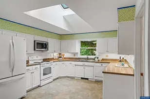 3322 NW Roosevelt Dr, Corvallis, OR 97330 - Photo 14