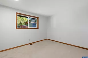 1249 SW Maple St, Dallas, OR 97338 - Photo 16