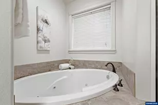 6913 Flicker Dr SE, Salem, OR 97306 - Photo 14