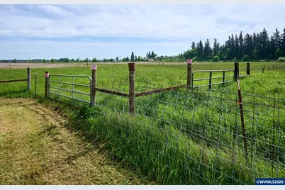 5724 Anderson Rd S, Aurora, OR 97002 - Photo 36