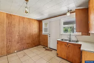 430 Log Cabin St, Independence, OR 97351 - Photo 14