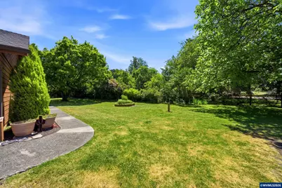 588 SE Kingwood Av, Mill City, OR 97360 - Photo 10