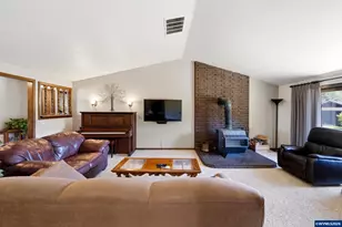 588 SE Kingwood Ave, Mill City, OR 97360 - Photo 24