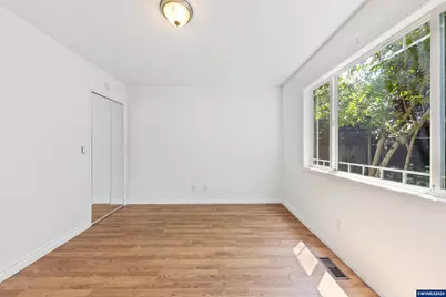 1025 N 3rd St, Woodburn, OR 97071 - Photo 32
