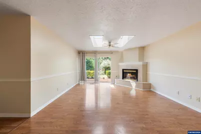 1025 N 3rd St, Woodburn, OR 97071 - Photo 14