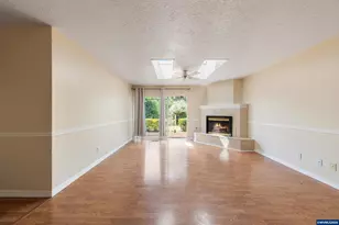 1025 N 3rd St, Woodburn, OR 97071 - Photo 14