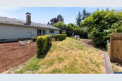 1025 N 3rd St, Woodburn, OR 97071 - Photo 40