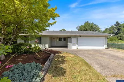 1025 N 3rd St, Woodburn, OR 97071 - Photo 1