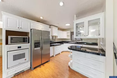 1025 N 3rd St, Woodburn, OR 97071 - Photo 10