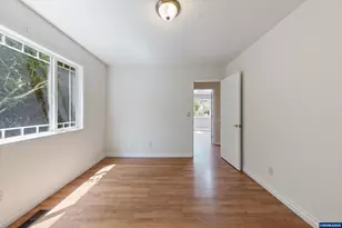 1025 N 3rd St, Woodburn, OR 97071 - Photo 30