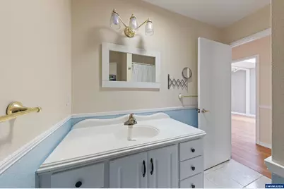 1025 N 3rd St, Woodburn, OR 97071 - Photo 34