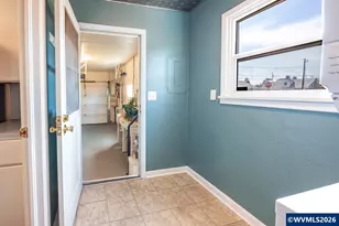 320 S 7th St, Lebanon, OR 97355 - Photo 22
