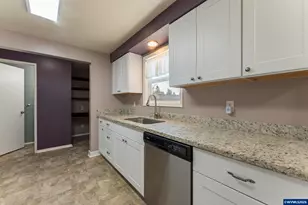 418 Browning Ave SE, Salem, OR 97302 - Photo 12