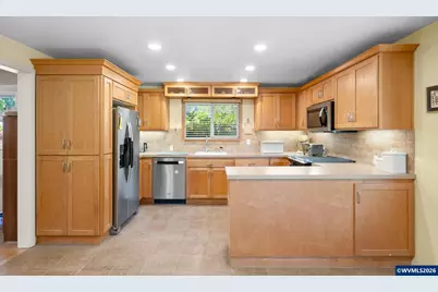 925 15th St NE, Salem, OR 97301 - Photo 10