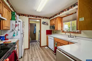3113 Jackson St SE, Albany, OR 97322 - Photo 14