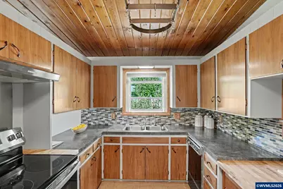 1705 NW Menlo Dr, Corvallis, OR 97330 - Photo 16