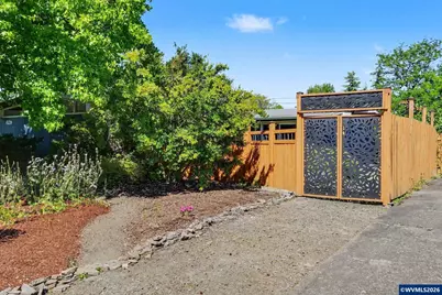 1705 NW Menlo Dr, Corvallis, OR 97330 - Photo 4