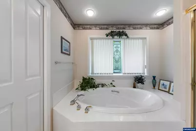 310 NW Foxglove St, Dallas, OR 97338 - Photo 32