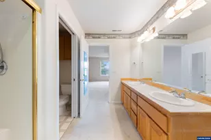 310 NW Foxglove St, Dallas, OR 97338 - Photo 38