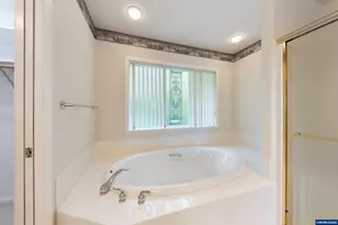 310 NW Foxglove St, Dallas, OR 97338 - Photo 38