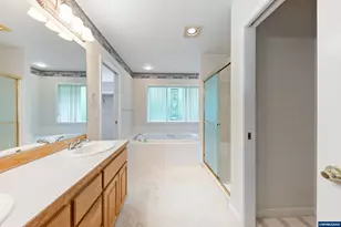 310 NW Foxglove St, Dallas, OR 97338 - Photo 36