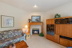 310 NW Foxglove St, Dallas, OR 97338 - Photo 22