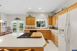 310 NW Foxglove St, Dallas, OR 97338 - Photo 16