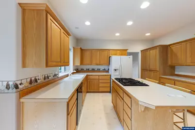 310 NW Foxglove St, Dallas, OR 97338 - Photo 14