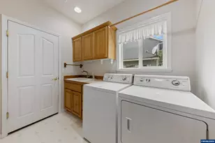 310 NW Foxglove St, Dallas, OR 97338 - Photo 26