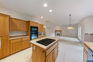 310 NW Foxglove St, Dallas, OR 97338 - Photo 14